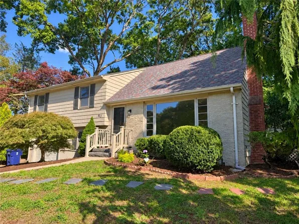 40 Fairfield Dr, North Kingstown, RI 02852