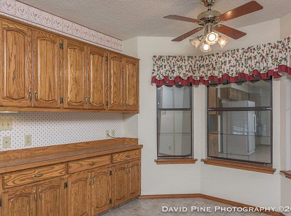 5th image of 3608 Crestmont Dr