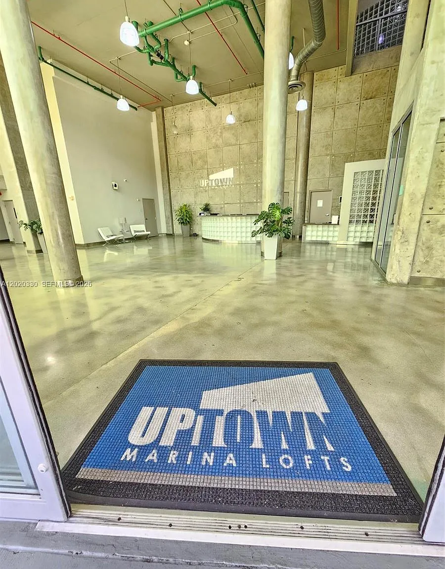 Uptown Marina Lofts Condo — Photo 3