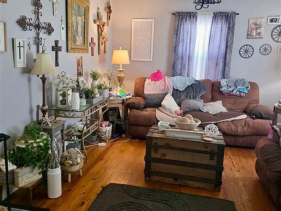 5th image of 208 Breckenridge St
