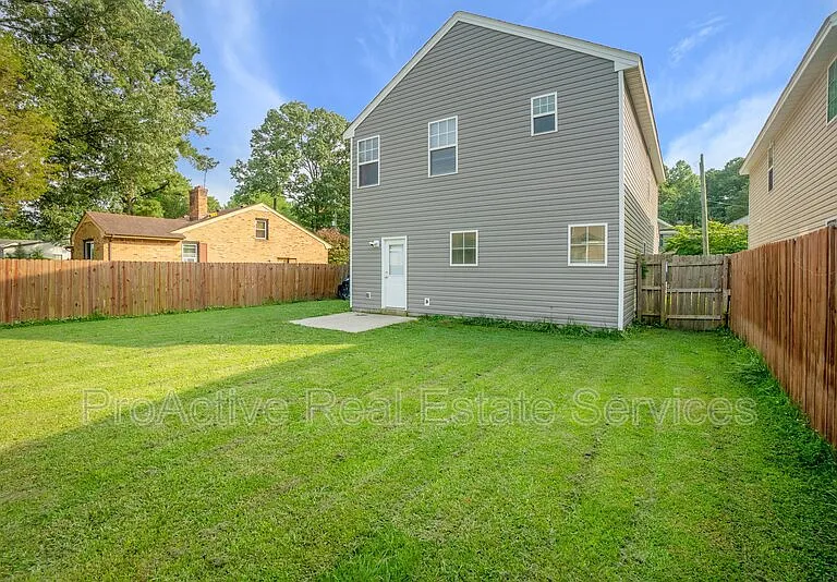 2104 Miller Ave — Photo 35