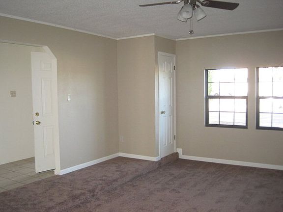 2nd image of 524 N Avenue C