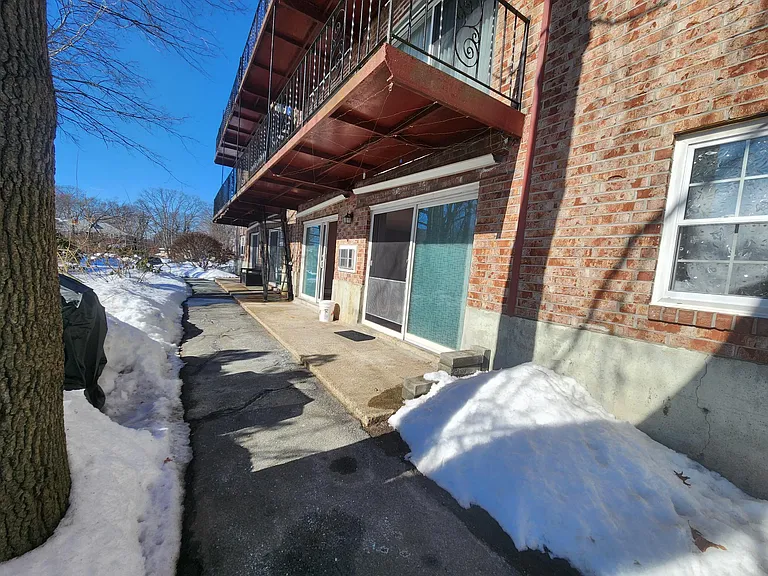 75 Edgelawn Ave #1 — Photo 23