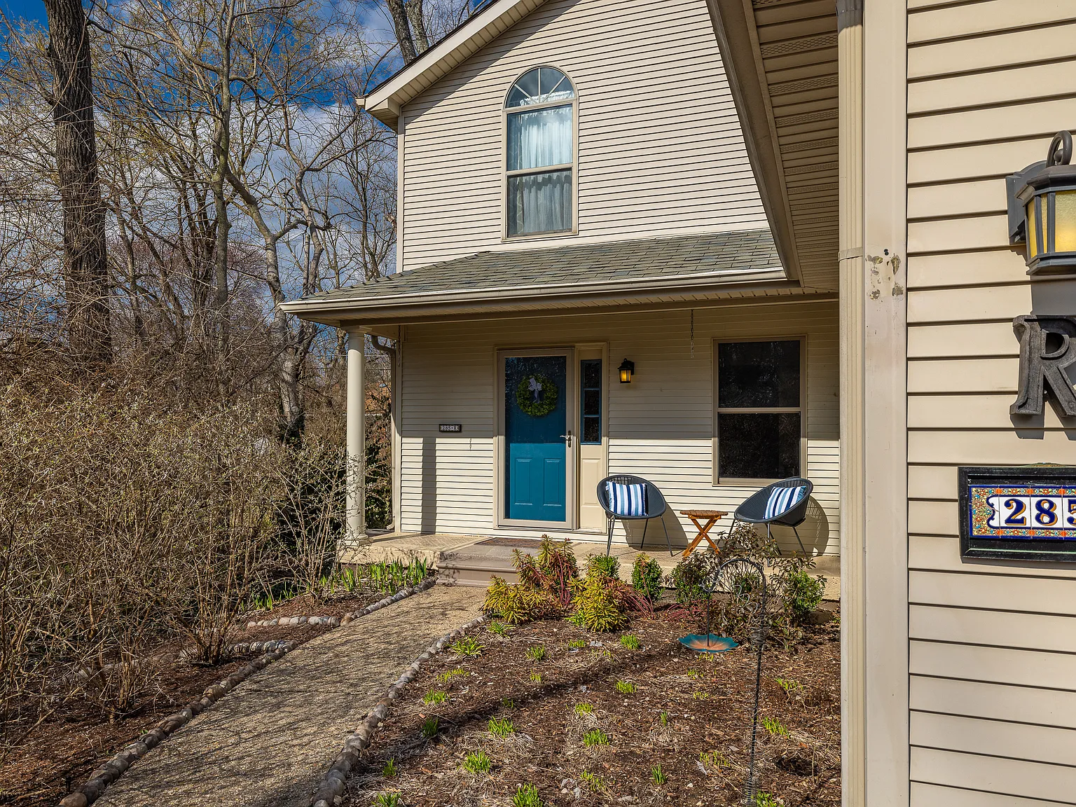 285 Rosemont Gdn — Photo 2