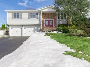 173 Fifty Acre Road S, Smithtown, NY 11787