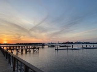 10 Seaport Dr APT 2215, Quincy, MA 02171