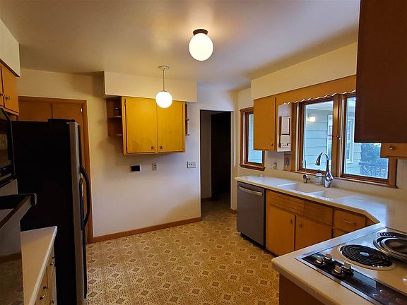 5th image of 507 Meadow St