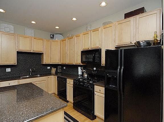4th image of 461 N Green St Unit 1N