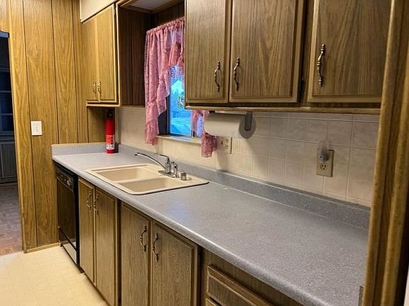 3rd image of 1830 E Yosemite Ave #34