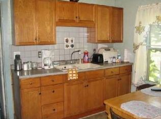 7 Sand St, Camden, ME 04843