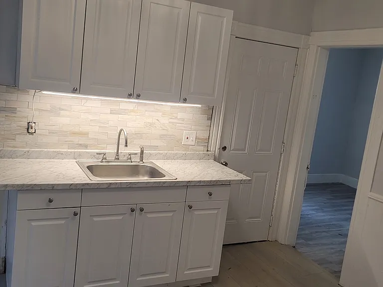 502 Winchester Ave #1 — Photo 3