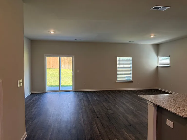317 S Lake Dr — Photo 7