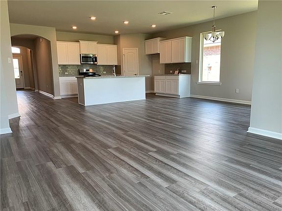 4th image of 291 Oak Hampton Dr