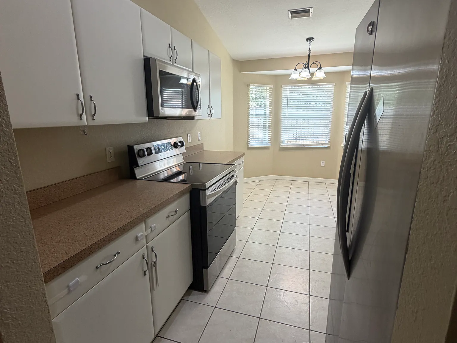 3 bed, 1452 sqft, $2,000 — Photo 4