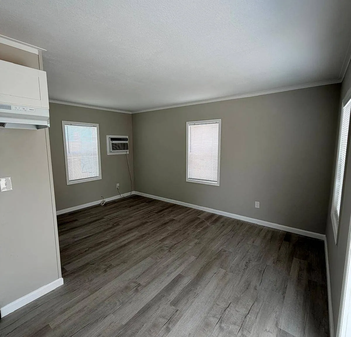 1 bed, 1.0 bath, $1,300 — Photo 3