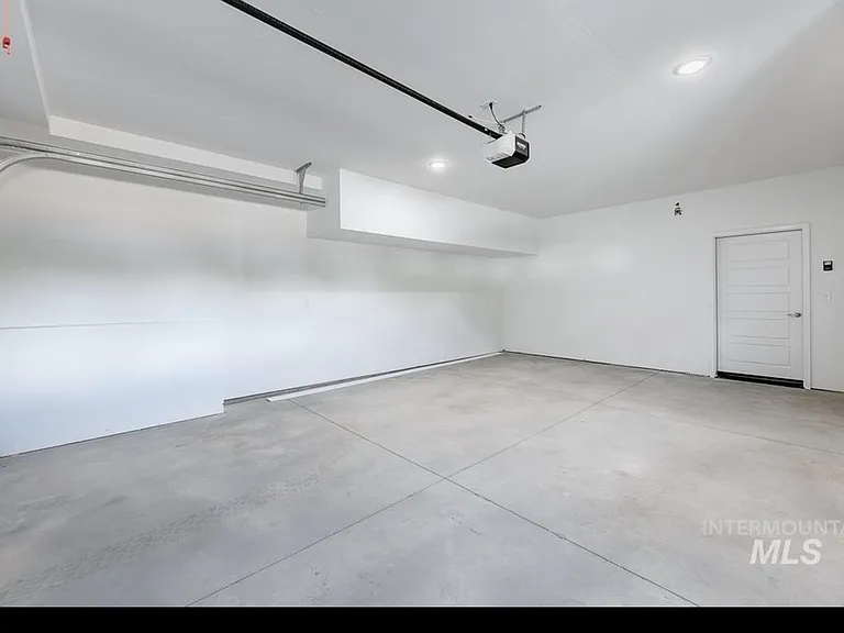 2285 N Shaelyn Ln — Photo 9