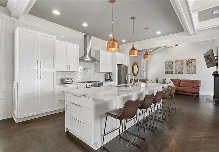 631 Boulevard NE — Photo 1