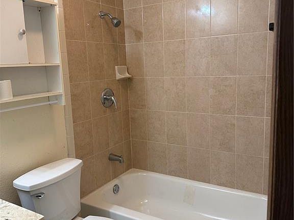 5th image of 117 W Daffodil Ave