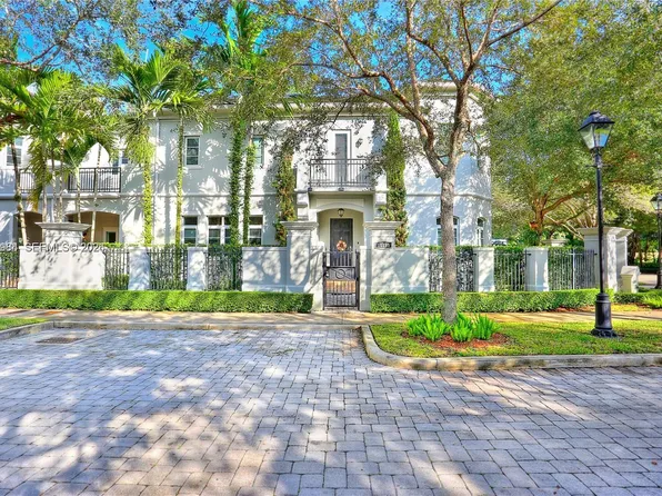 10195 SW 75th Pl, Pinecrest, FL 33156