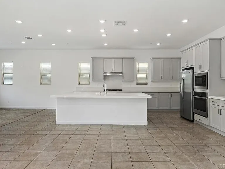 702 Westbrook Loop — Photo 3