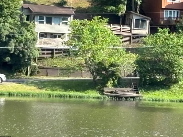 1998 Lake Floyd Cir, Salem, WV 26426