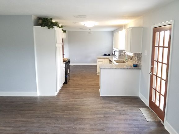 2nd image of 409 E X St