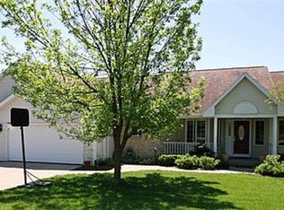 5427 Glenway Cir, Oregon, WI 53575