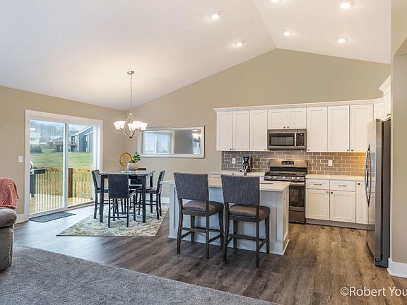 4th image of 12240 Krystal Ct