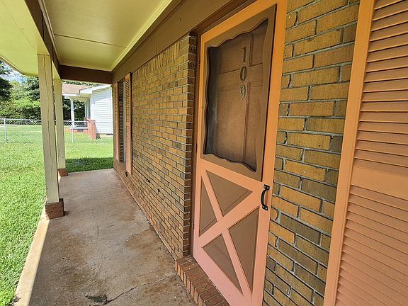 2nd image of 109 Elizabeth St