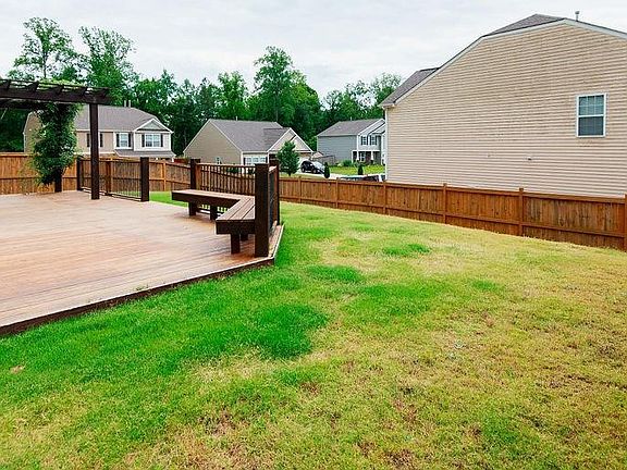 5th image of 102 Hilliard Ct