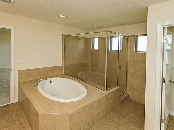 SL541 Master Bathroom