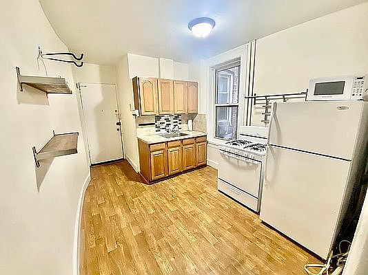 3rd image of 375 5th Ave APT 3
