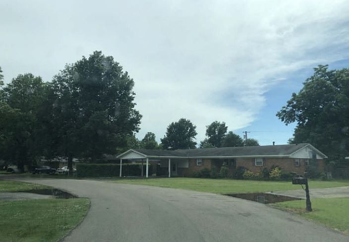 Exterior Neighborhood (street photo)