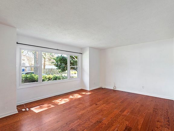4th image of 4916 Olive Grove Ln