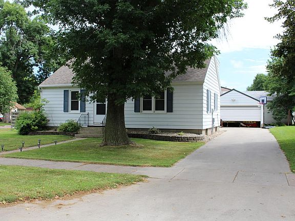3rd image of 820 Winifred St