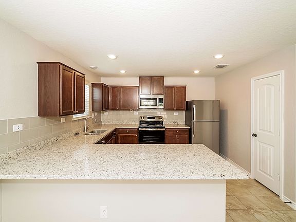 2nd image of 4825 Park Gln