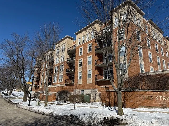 190 W Johnson St Unit 305 photo 1