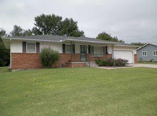 1523 Westborough Dr, Newton, KS 67114