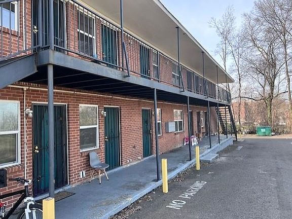 3rd image of 957 Wellington Ave