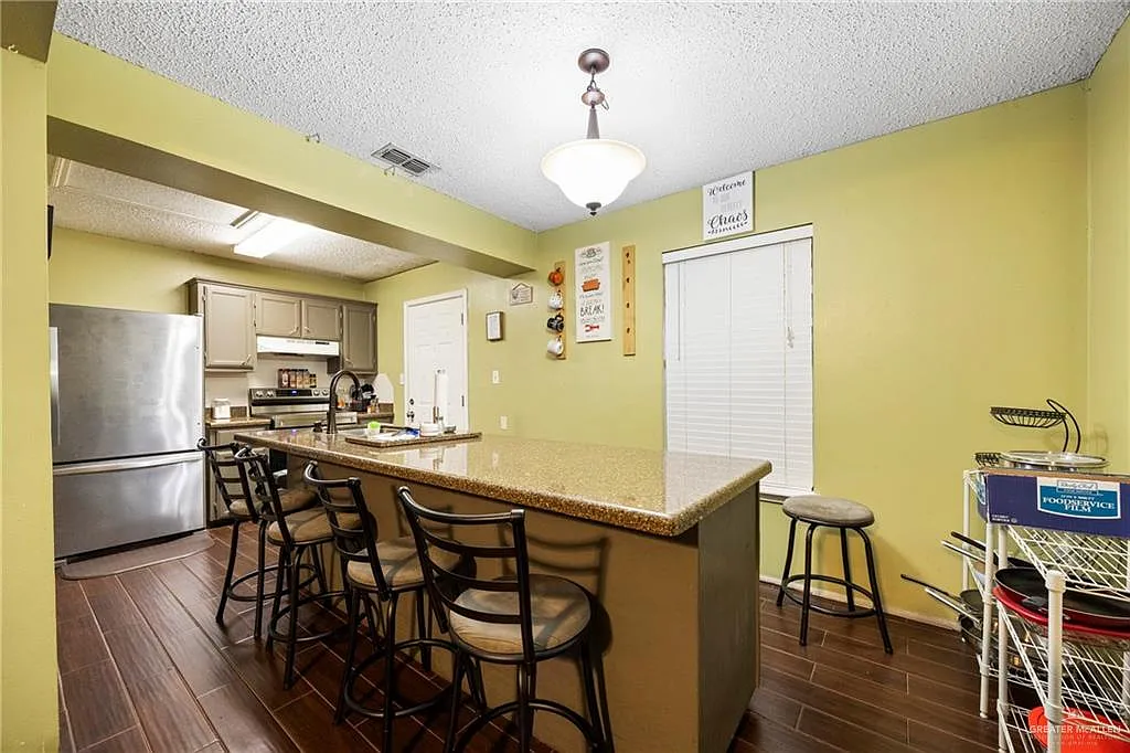 3 bed, 2.0 bath, 1092 sqft, $1,500 — Photo 4