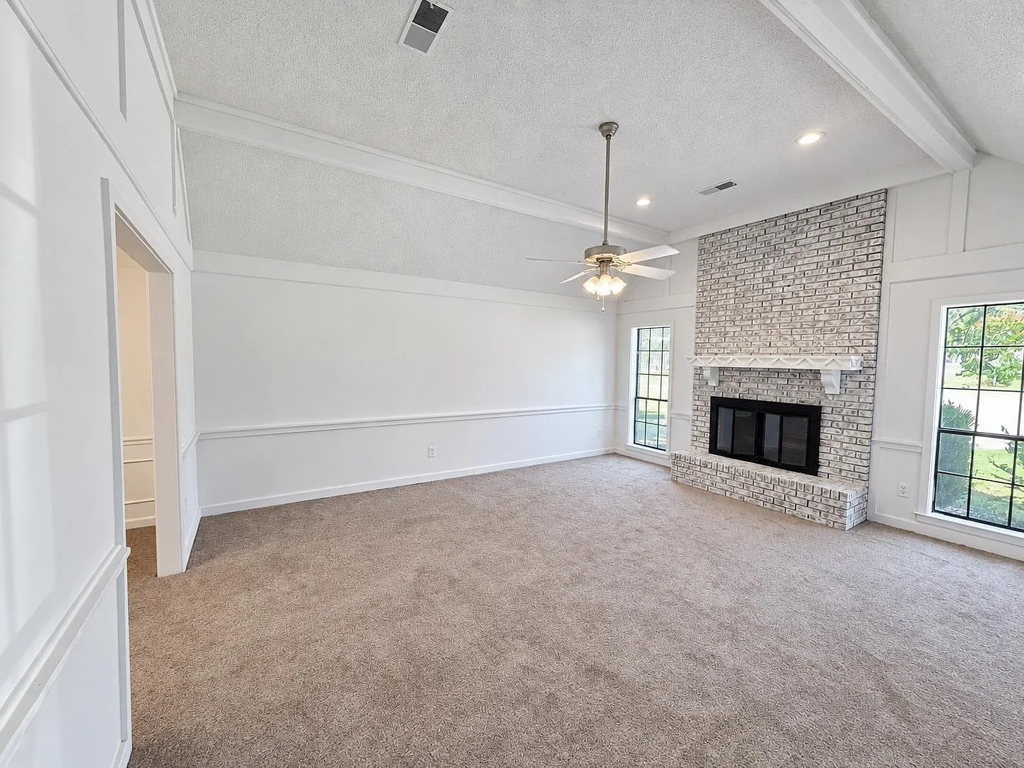 4 bed, 2.0 bath, 2072 sqft, $2,500 — Photo 4