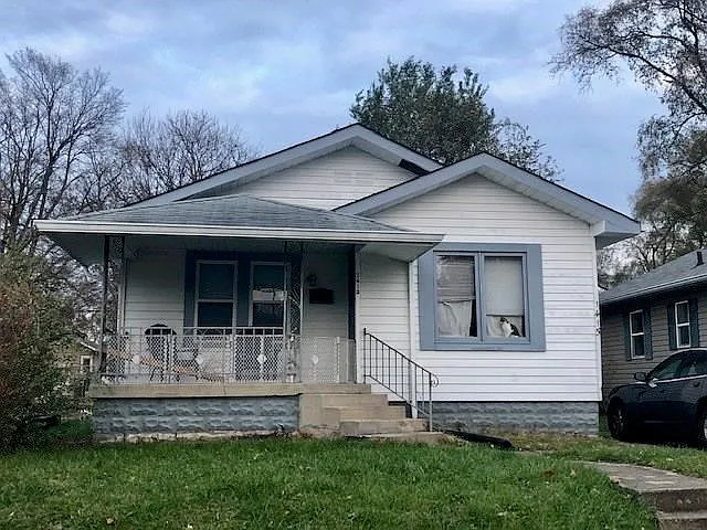 1415 N Chester Ave photo 1