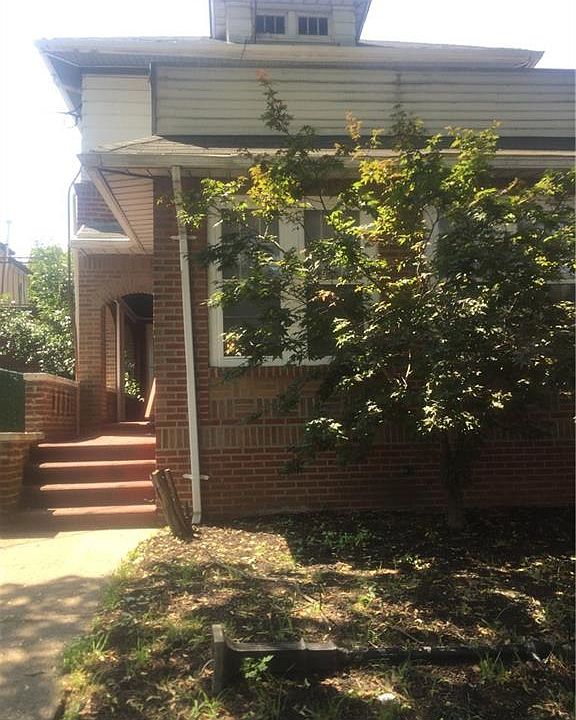 1st image of 1590 E 28th St
