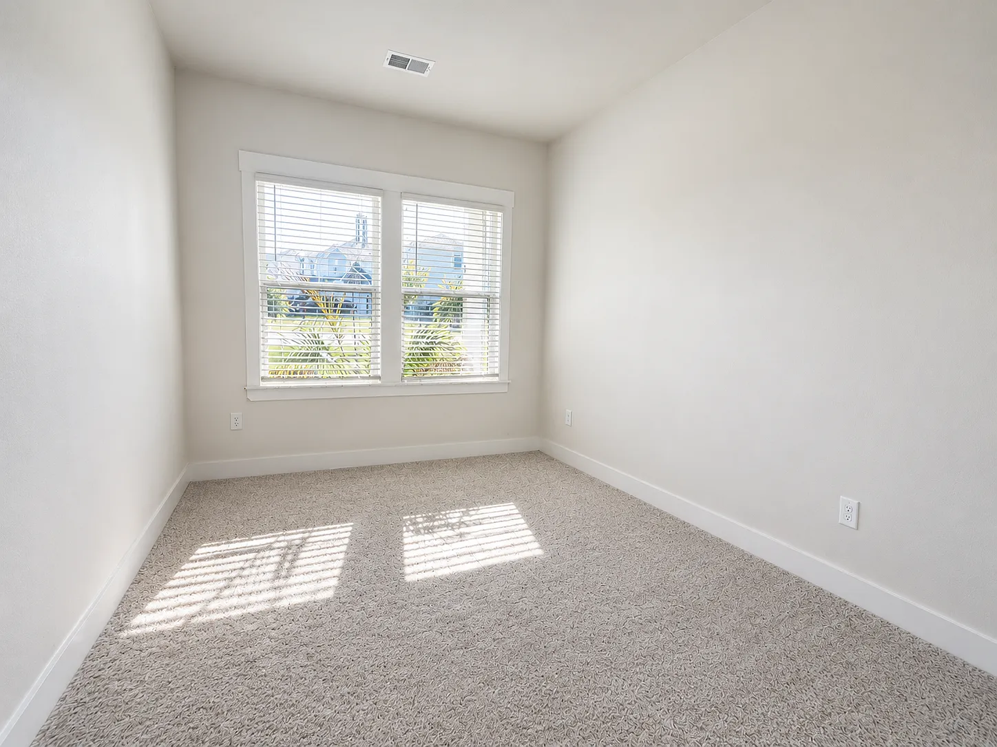 4 bed, 2150 sqft, $2,525 — Photo 3