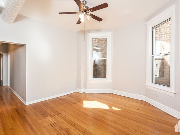3rd image of 900 W Newport Ave APT 3B