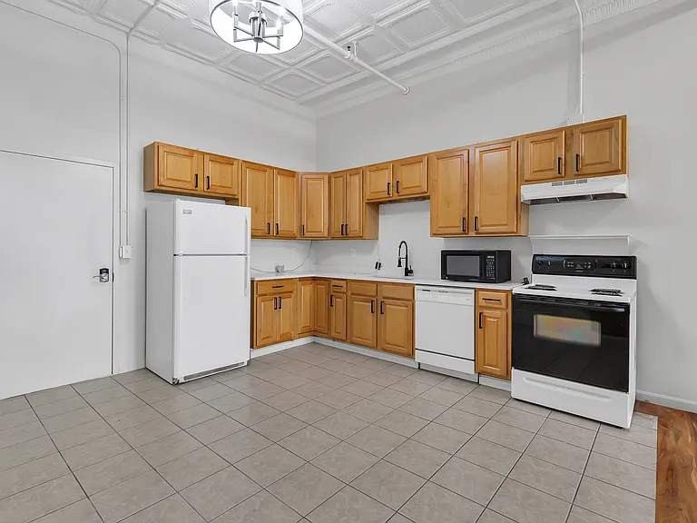 83 Main St #5 — Photo 8