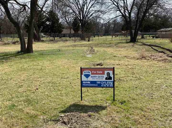 307 W Rock Creek Dr, Cache, OK 73527