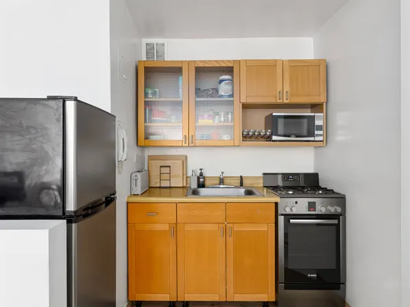 209 East 56th Street image 3 of 8