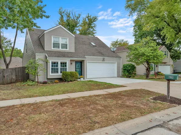 229 Deerfield Ln, Lawrence, KS 66049