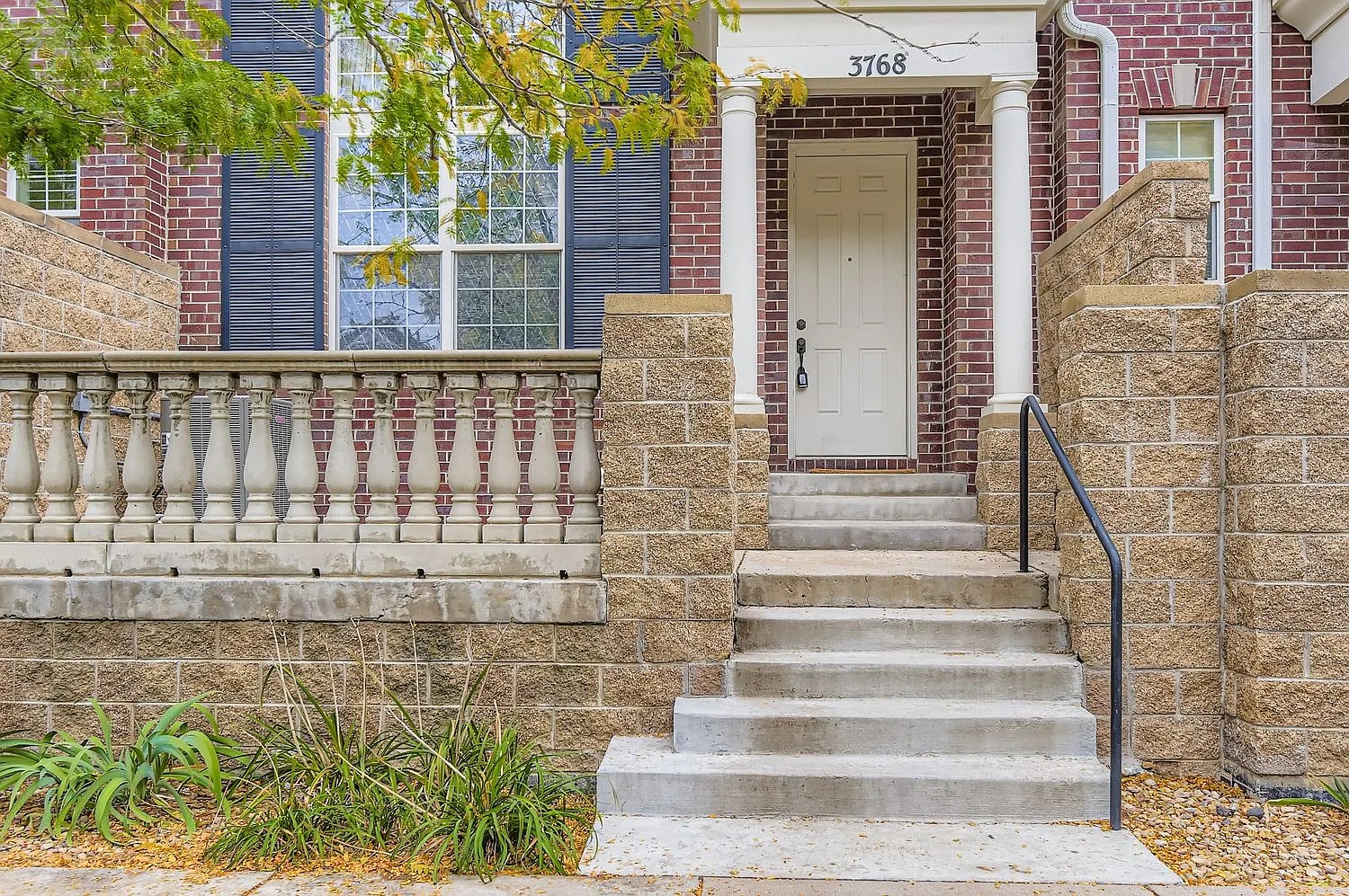 3 bed, 2268 sqft, $2,600 — Photo 3